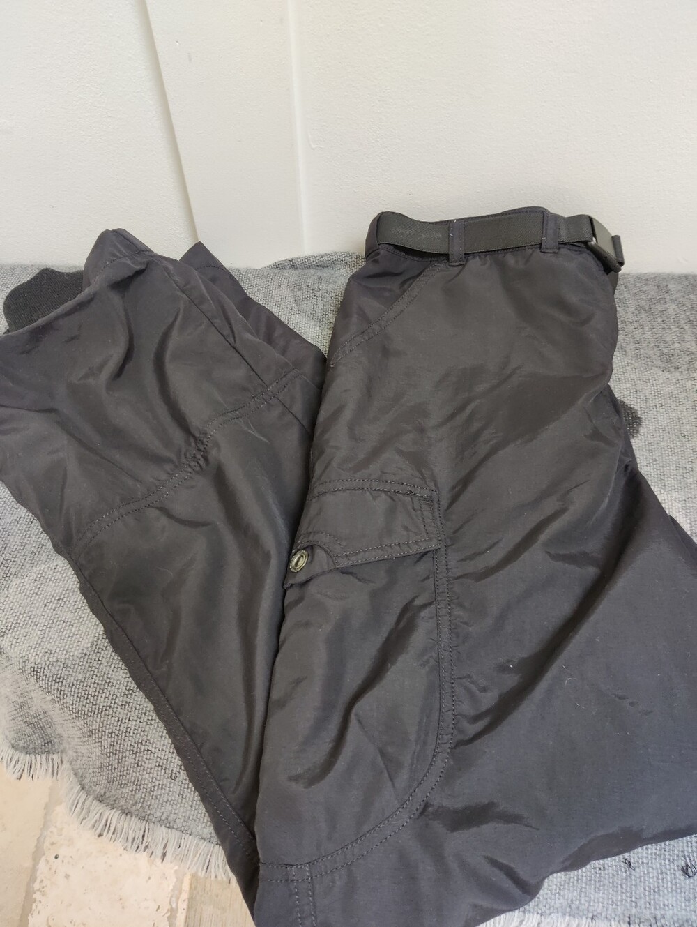 MEC Mountain Equipment Co-op Black Cargo Hiking Pants Size 12 - Picture 5 of 6